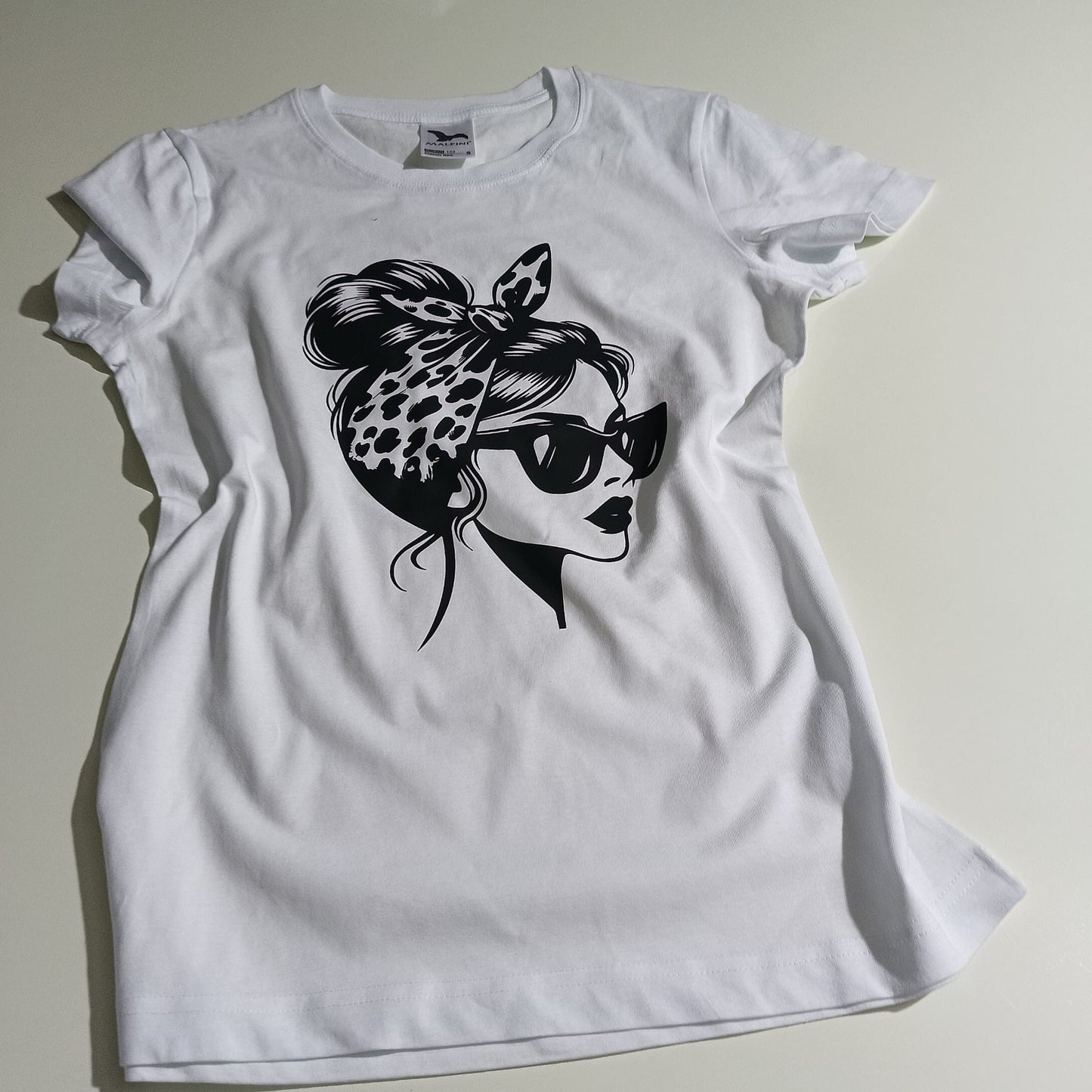 T-Shirt la ragazza con la bandana