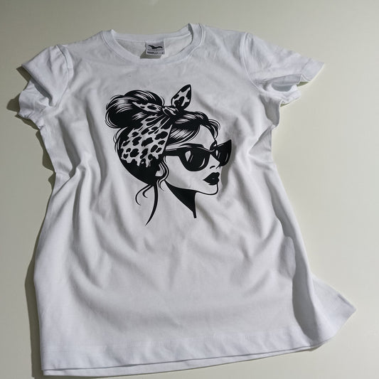 T-Shirt la ragazza con la bandana